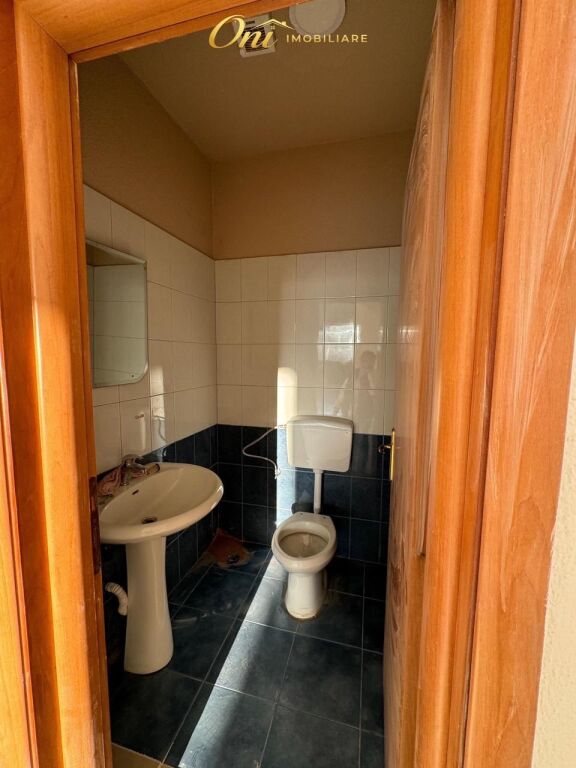 JEPET DYQAN ME QERA 105M2 RRUGA E ELBASANIT