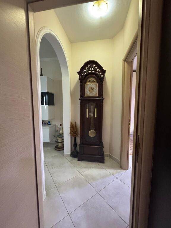 Shitet Apartament 3+1 | Liqeni i Thatë