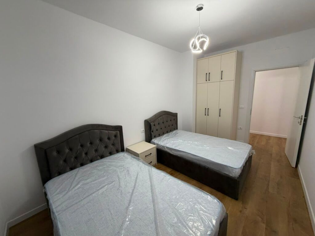 🏡Jepet me qera Apartament 2+1+2  📍Adresa : 5 Maji Perball Konkordit 💸Cmimi 60000 Leke