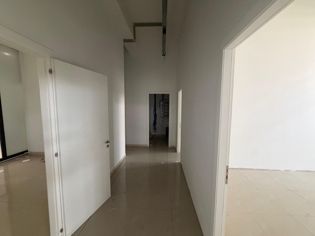 🏢 Ufficio in affitto 👍 📍 Di fronte all'Ospedale Americano 3, sulla strada principale