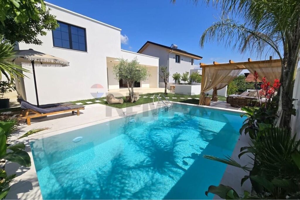 Vilë - Për Shitje - Paskuqan, Tiranë(ID: 530411003-952)