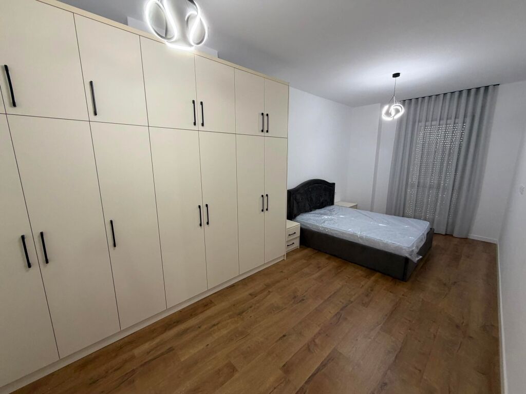 🏡 Jepet me qera apartament 2+1+2 📍 Adresa: 5 Maji, përballë Konkordit