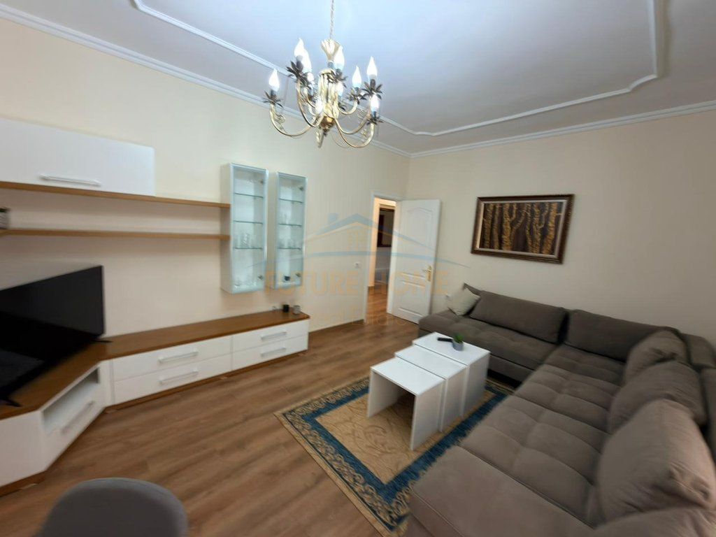 Qira, Apartament 2+1+2 Poste Parkimi, Pazari i Ri