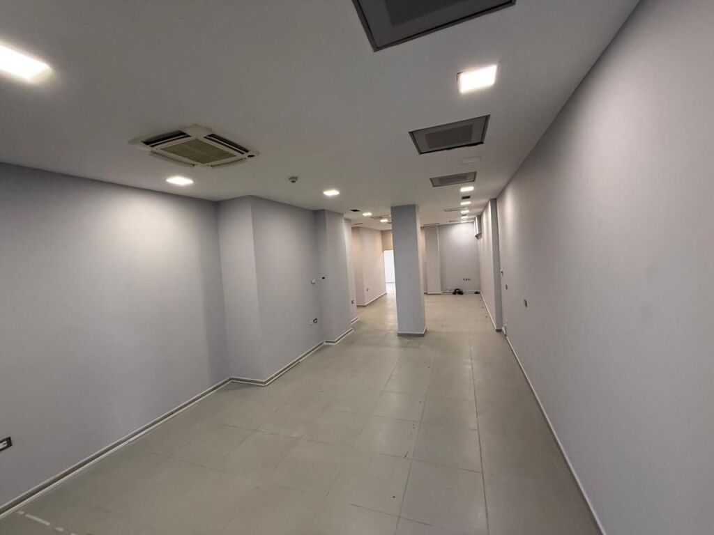 AMBIENTE IN VENDITA - VIA KAVAJES, CONDOR CENTER