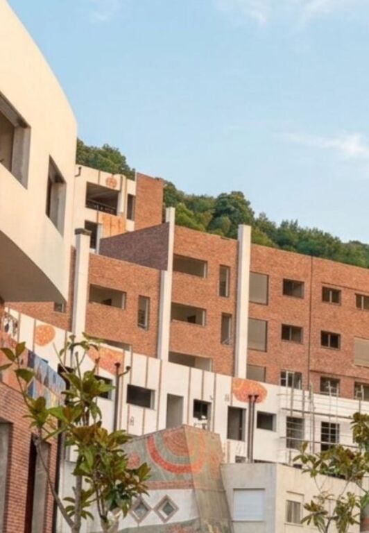 🏡 Shitet apartament 3+1 me tarracë te Kodra e Diellit