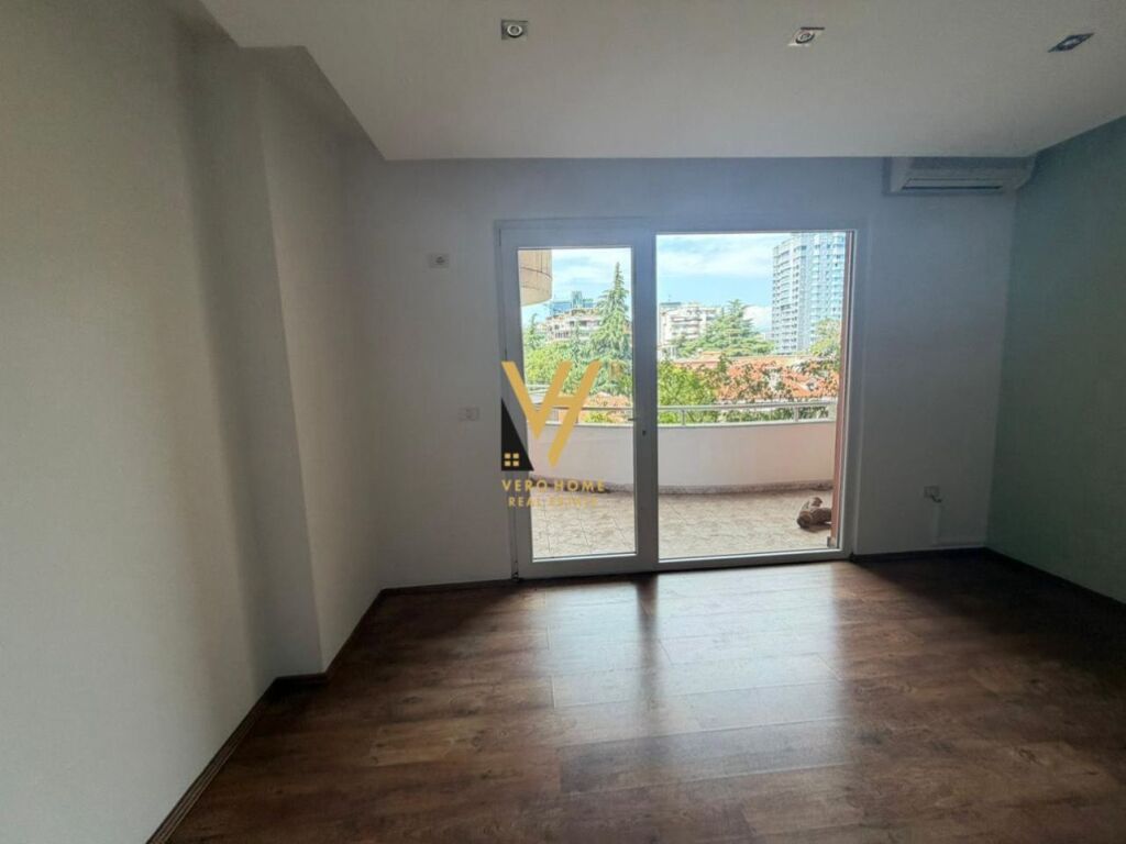 JEPET ZYRE 187 M2 ME QIRA NE BLLOK 3.366 EURO