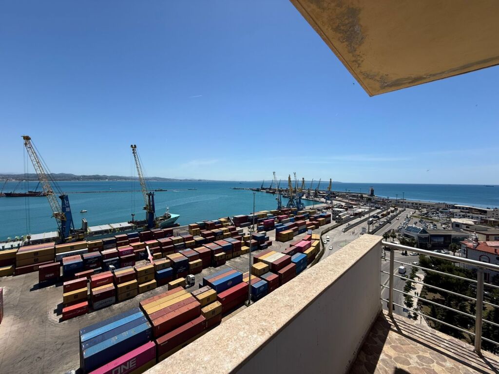 Ekskluzive!!! Apartament me qera në Rruga Egnatia, Durrës