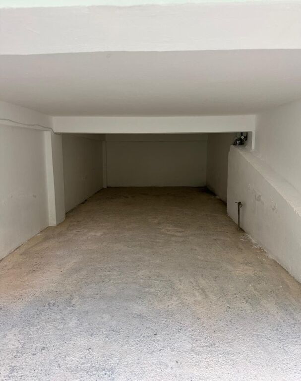 🚗 Garage for Rent in Durrës, near the Small Market 🏢