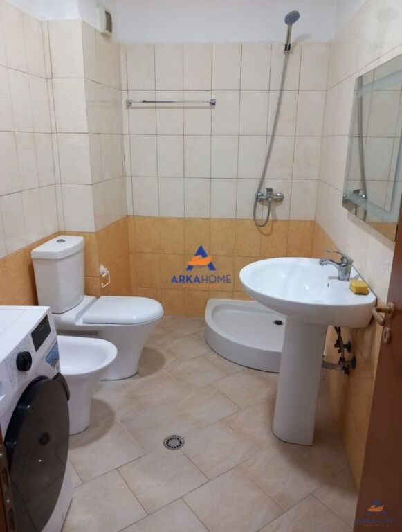 JEPET APARTAMENT ME QERA 1+1 "MISTO MAME" 40.000 LEKE