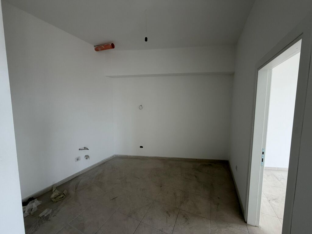 🏢 Jepet me qera apartament 1+1 📍 Përballë Spitalit Amerikan 3