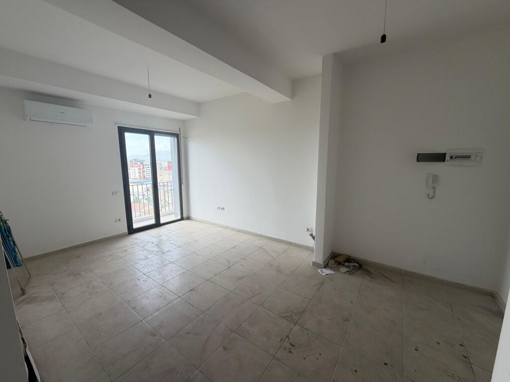 🏢 Jepet me qera apartament 1+1 📍 Përballë Spitalit Amerikan 3
