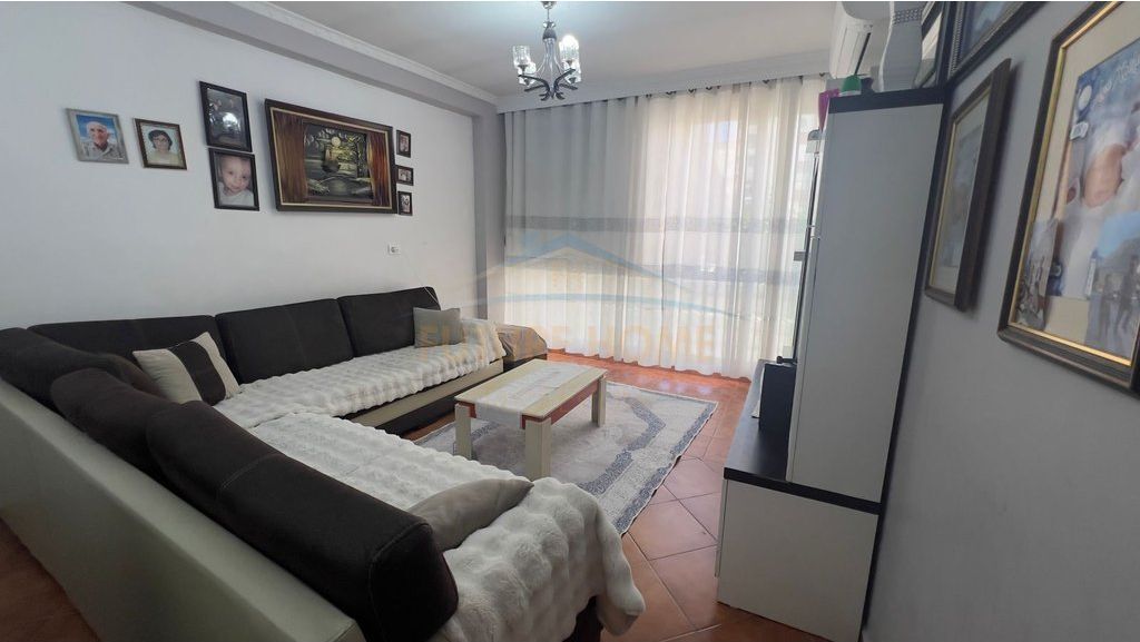 Shitet,Apartament 2+1, Misto Mame