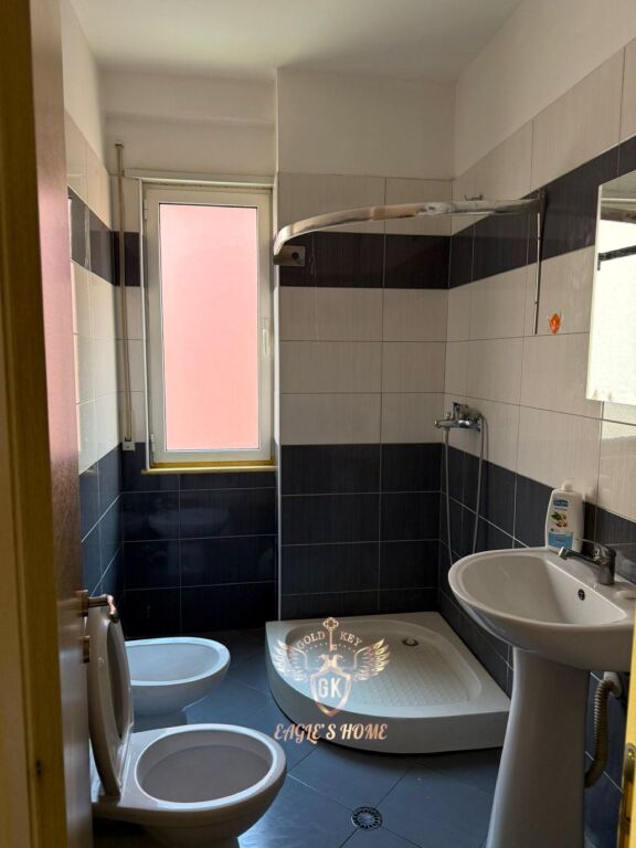 VENDESI 2+1+2 con Balcone   Ex Regione Quartiere 6  • 148.000€   