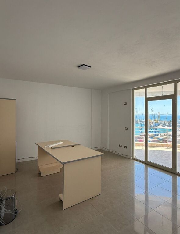 Ekskluzive!!! Apartament me qera në Rruga Egnatia, Durrës