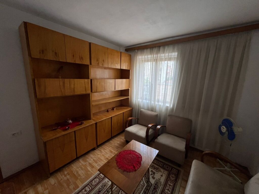 🏠 Appartamento 3+1 in affitto 📍 Via Fortuzi, Tirana💶 60.000 lek/mese