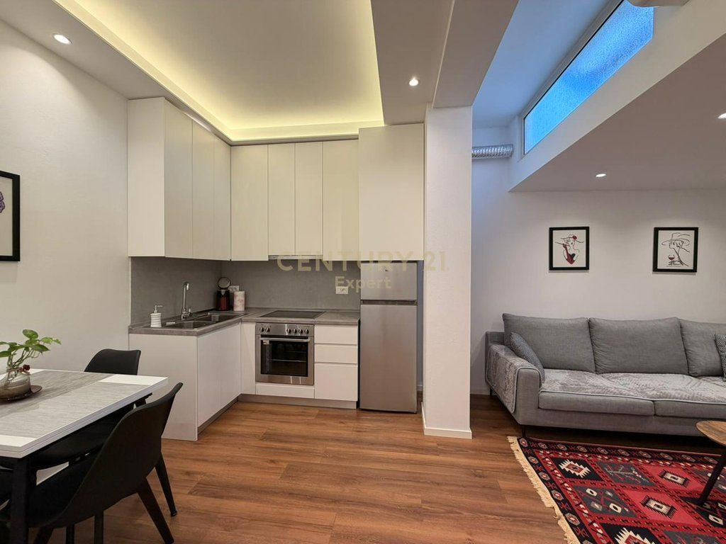APARTAMENT 1+1 ME QIRA KAT VILE RRUGA E DURRESIT! 550 € /Muaj