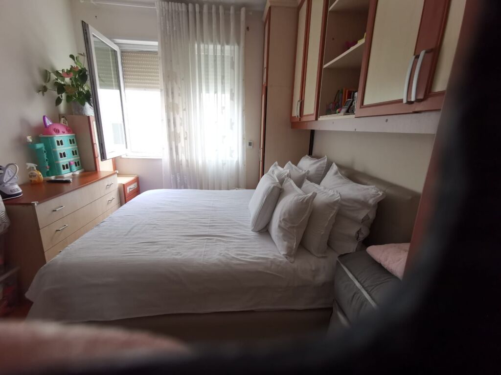 Shitet apartament 1+1 rruga Eduart Mano