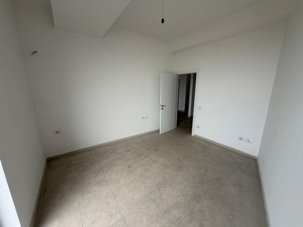 🏢 Appartamento 1+1 in affitto 📍 Di fronte all'Ospedale Americano 3💰 Prezzo: 40.000 Lek/mese