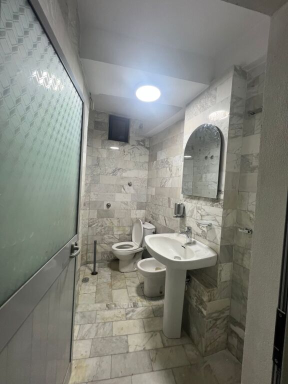 🏢 JEPET ME QERA AMBIENT BIZNESI 🏢