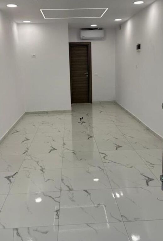DYQAN ME QERA 20 M2 RRUGA DURRESIT 40.000 LEKE FH-76261