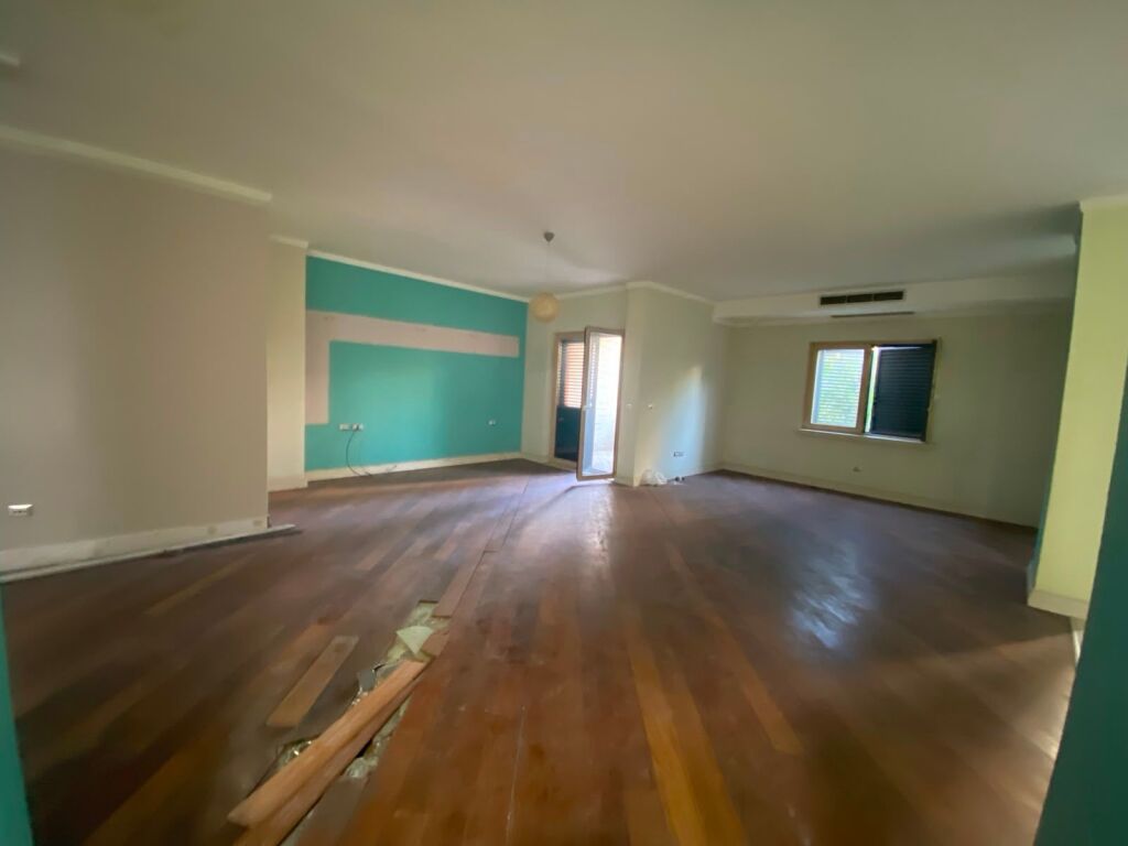 Jepet me Qira Ambient Zyre 104 m² tek 9-Katëshet – Ideal për Klinika &amp; Zyra !!