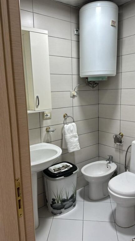 Tirane, jepet me qera apartament 2+1 don bosko