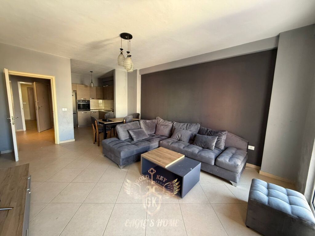 VENDESI 2+1+2 con Balcone   Ex Regione Quartiere 6  • 148.000€   