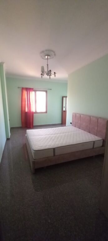 Jepet me qera 2+1, 40000 leke, vile private tek rrethrrotullimi i shkozes