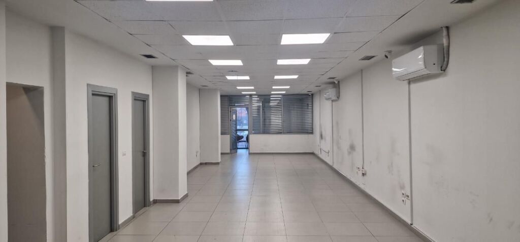 AMBIENTE IN VENDITA - VIA KAVAJES, CONDOR CENTER