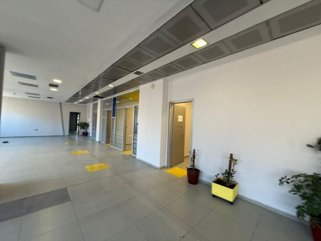AMBIENTE IN VENDITA - VIA KAVAJES, CONDOR CENTER