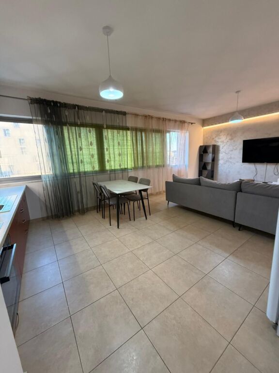 Jepet me qira apartament 2+1