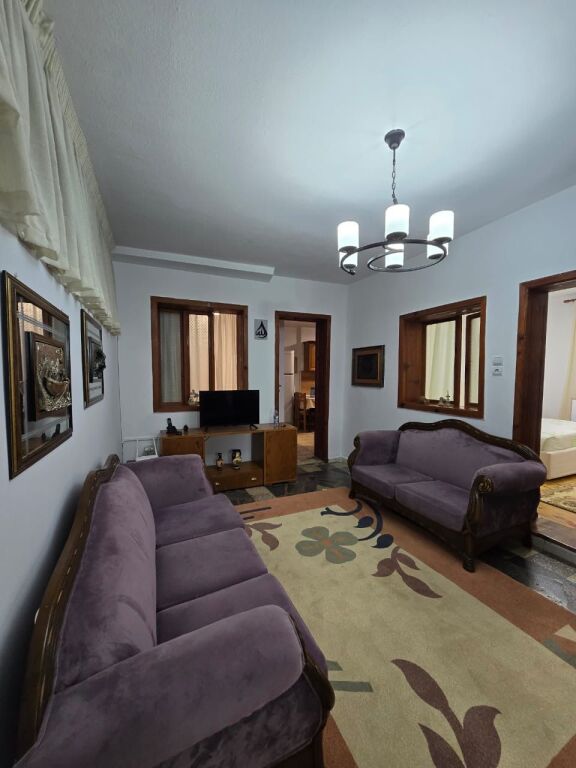 Apartament 3+1+1 me qera i mobiluar tek Rruga Xhanfize Keko
