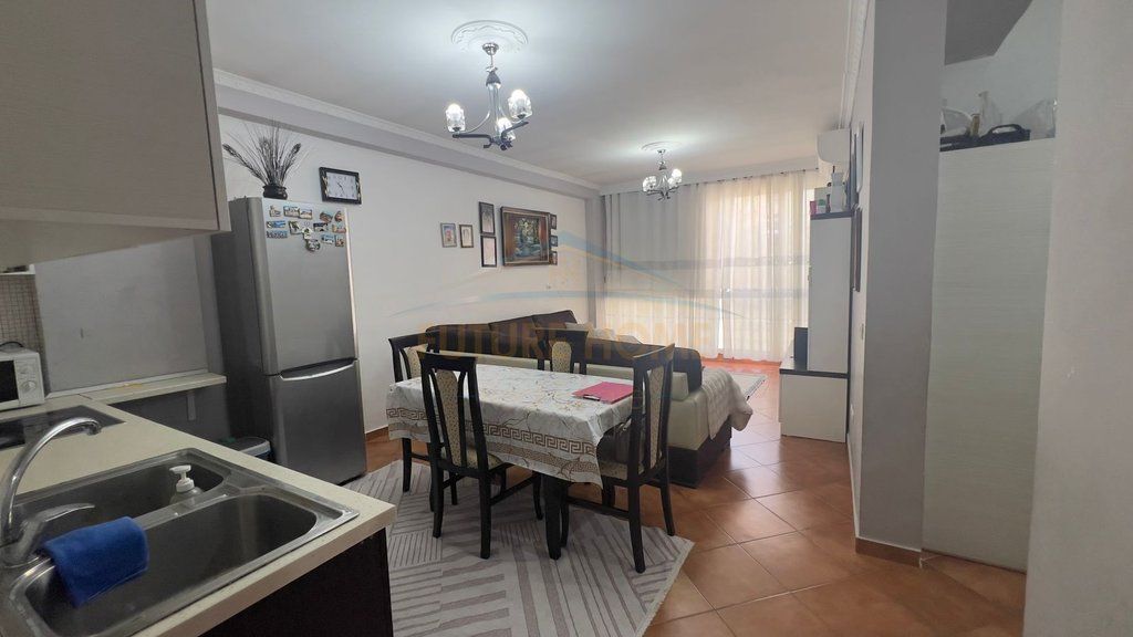 Shitet,Apartament 2+1, Misto Mame