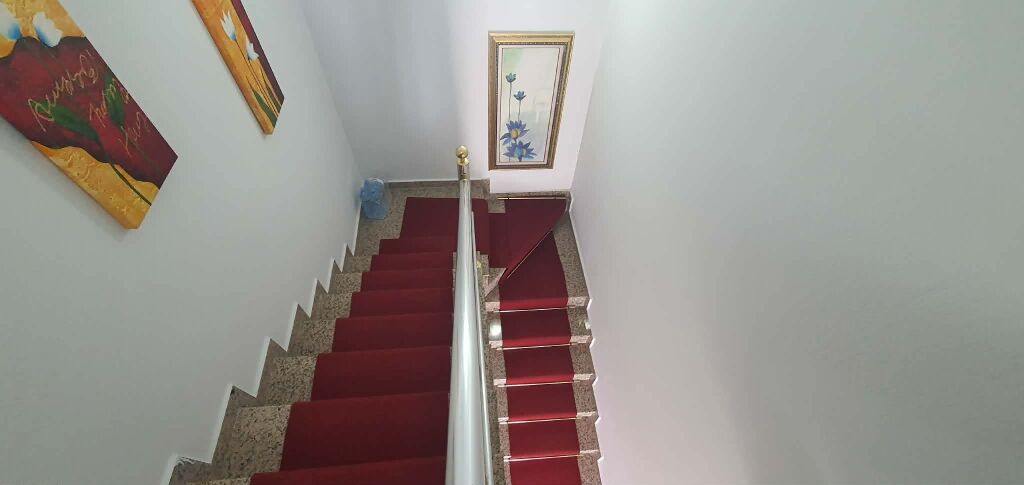 VILLA SU TRE PIANI IN VENDITA  - VORE