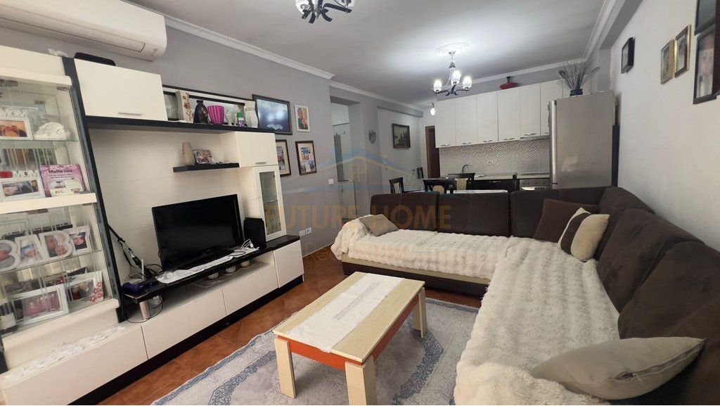 Shitet,Apartament 2+1, Misto Mame .