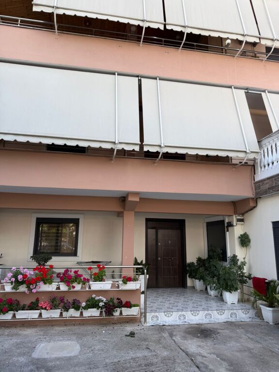 AFFITTASI 2+1 AL 3° PIANO DI UNA VILLA ALPIN - PORCELAN
