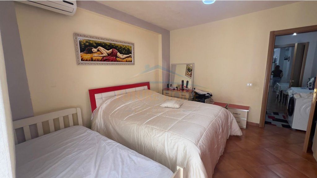 Shitet,Apartament 2+1, Misto Mame .