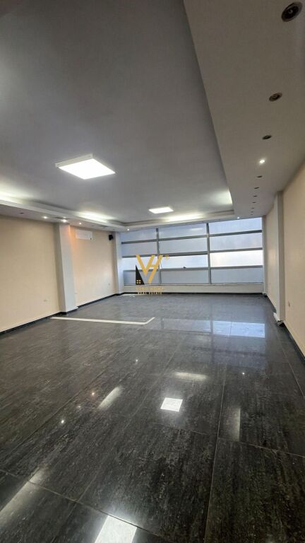 JEPET AMBIENT BIZNESI 160 M2 ME QIRA NE ASTIR 1.100 EURO