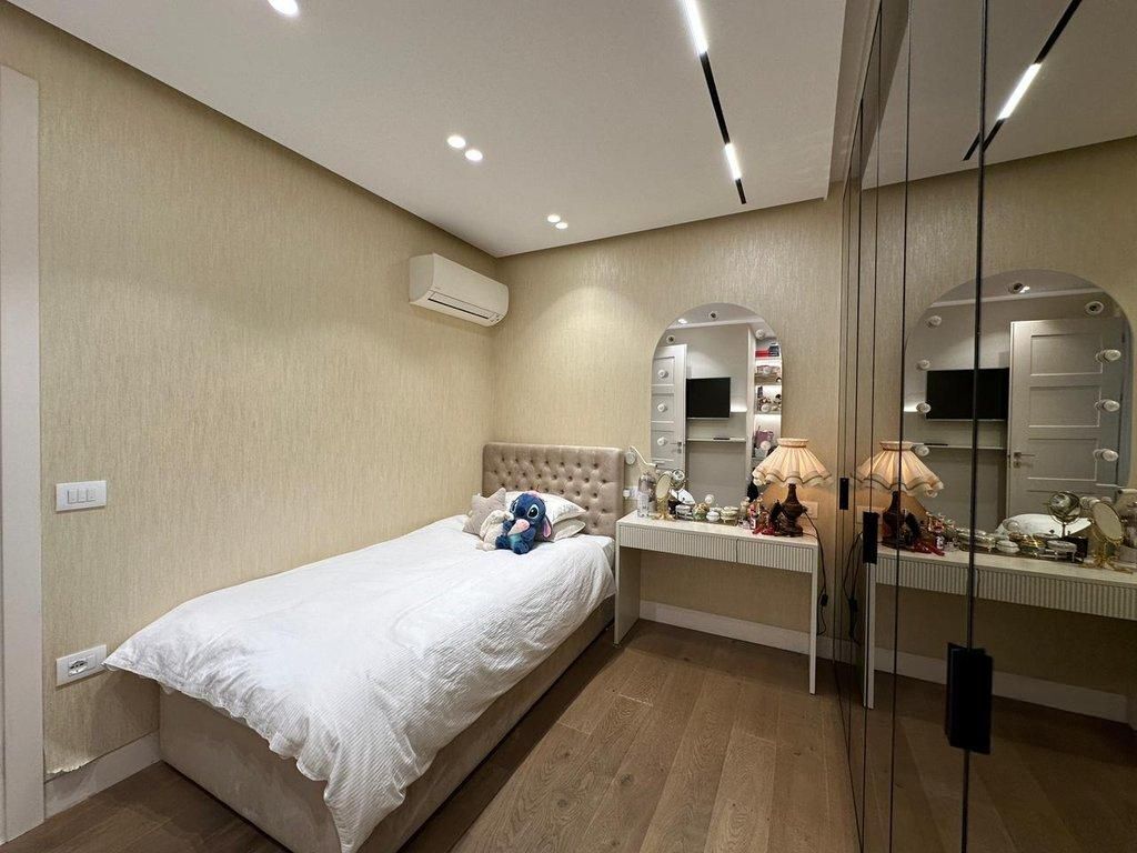 Shitet Apartament 3+1+Kuzhine te vecuar tek Kompleksi Kika 1, prane Union Bank!