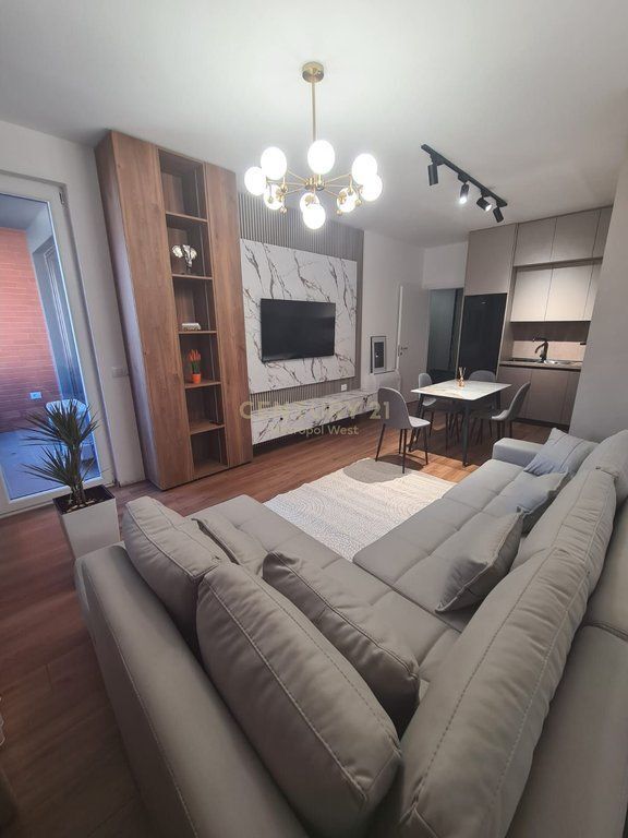 Pranë Ambasadës Amerikane, apartament 1+1 me qira 700 € /Muaj