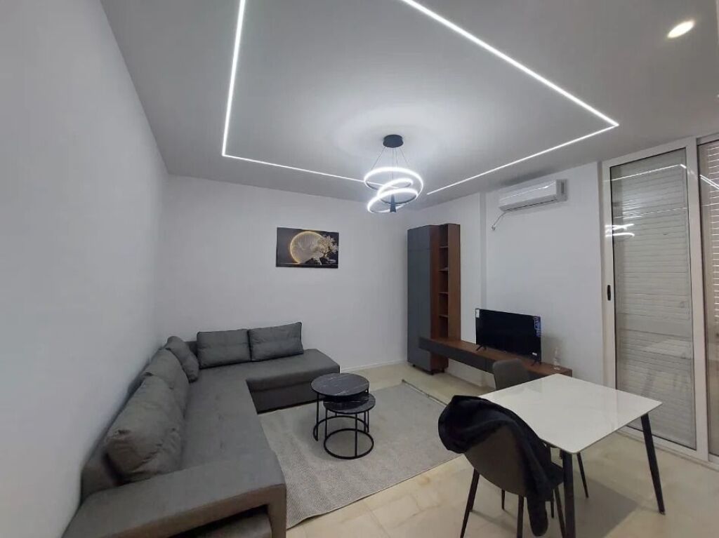 Shitet apartament 1+1 tek Kodra e Diellit , prane Klajdi Taxi .