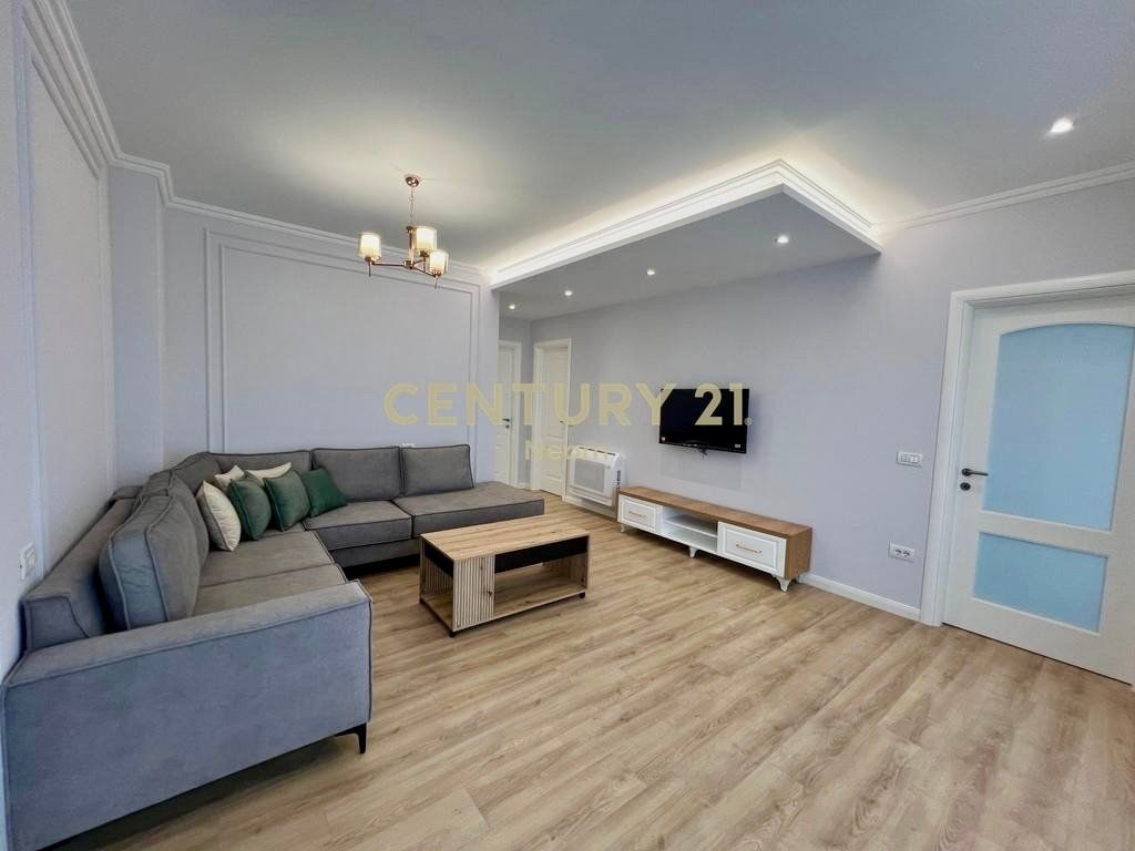 Penthouse modern 2+1+2 me qira tek Liqeni i Thatë