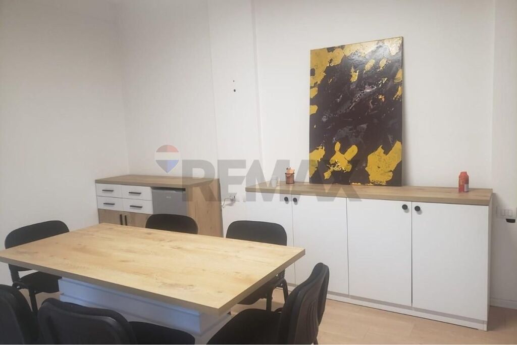 Apartament - Për Qira - Rruga e Kavajës, Tiranë