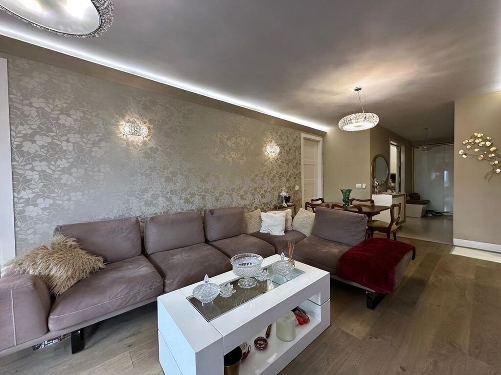 Shitet Apartament 3+1+Kuzhine te vecuar tek Kompleksi Kika 1, prane Union Bank!