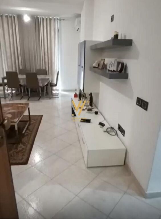 VENDESI APPARTAMENTO 2+1+2+BLK ALLA KOMUNA DI PARIGI 360.000 EURO