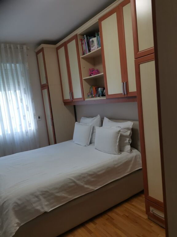 Shitet apartament 1+1 rruga Eduart Mano