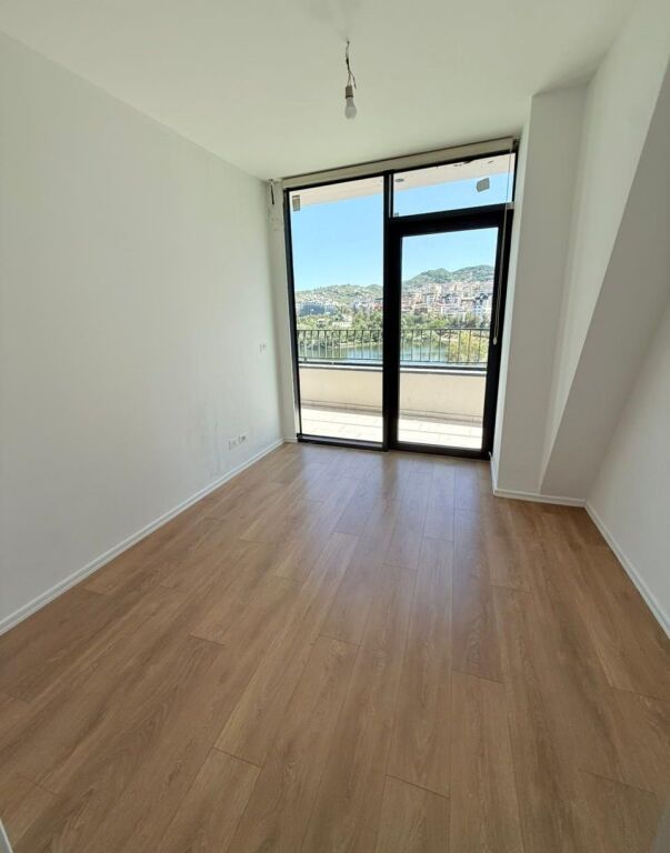 🏢 SUPER OPZIONE per Ufficio o Business – Lake View Residence