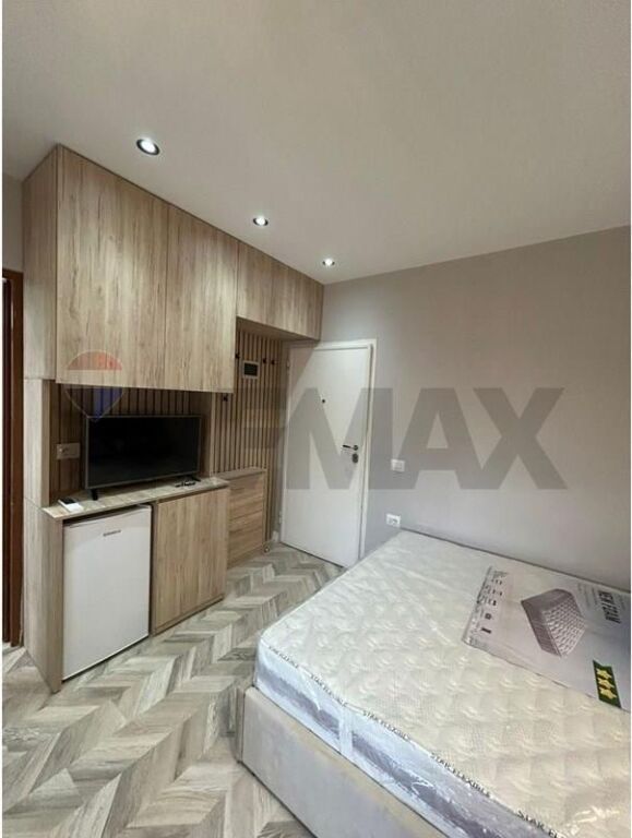 Shitet Apartement 3+1+2 ne qender