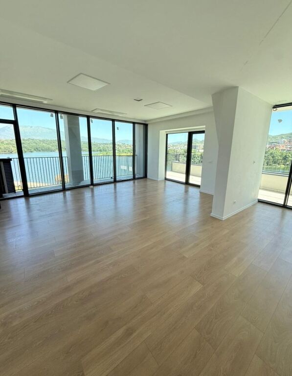 🏢 SUPER OPZIONE per Ufficio o Business – Lake View Residence