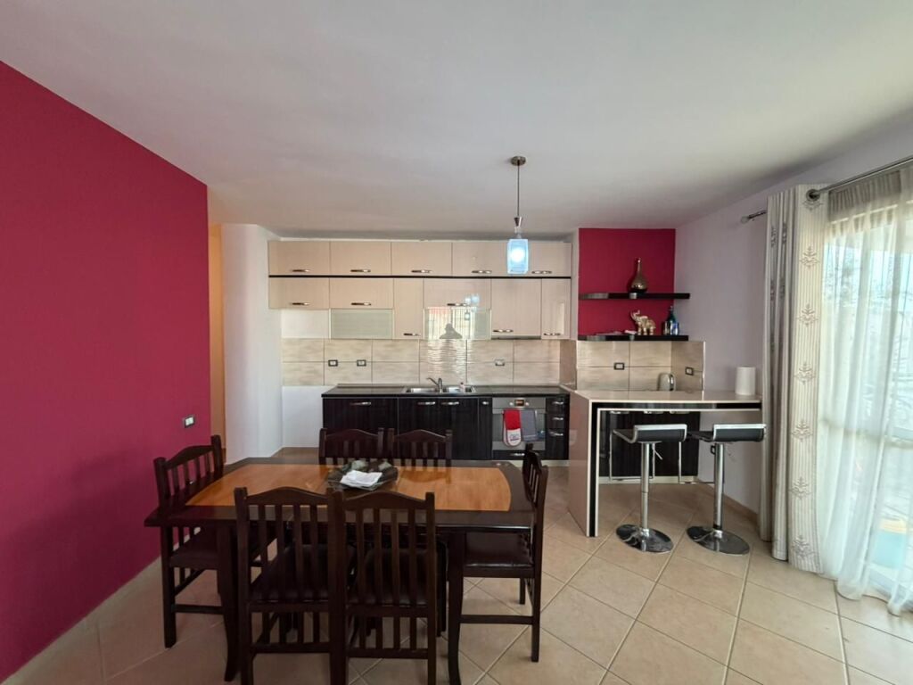 Appartamento 2+1+Verande in vendita presso Big Market Yzberisht.